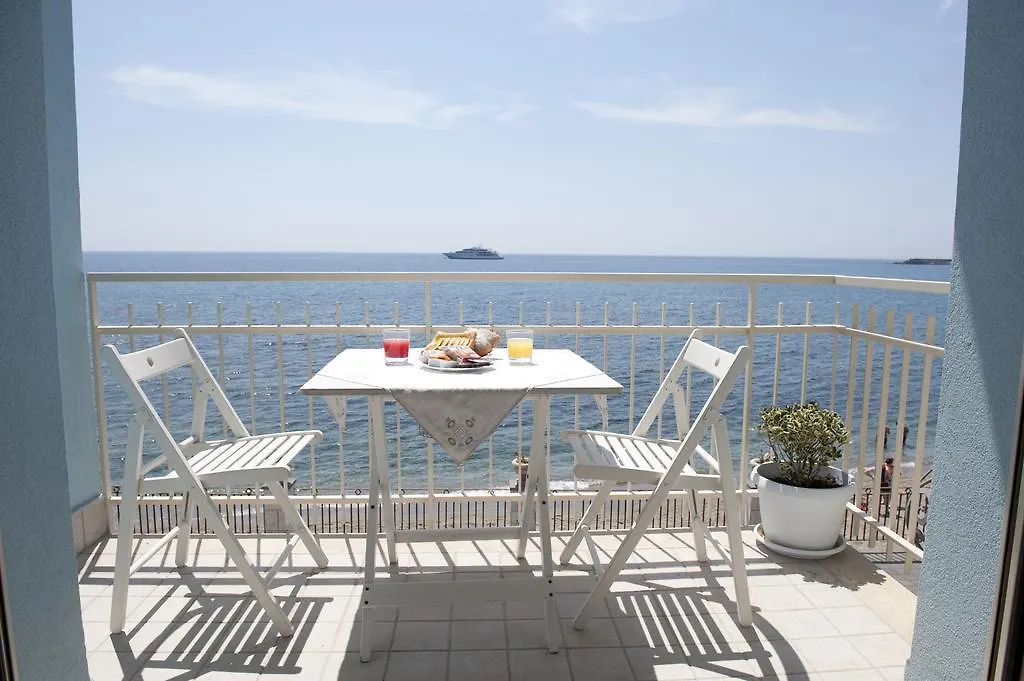 Nina B&B Giardini Naxos