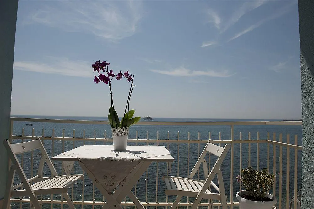 Nina B&B Giardini Naxos 3*,  Italy